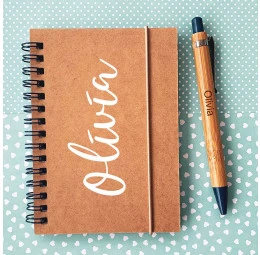 Kit com Caderno Kraft e Caneta Bambu Fun
