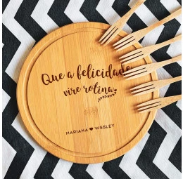 Conjunto para petiscos com tábua e garfinhos em bambu - Felicidade
