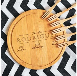 Conjunto para petiscos com tábua e garfinhos em bambu - Linha do Tempo
