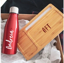 Kit com Organizador de Mesa em Bambu e Garrafa de Alumínio Colorida
