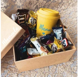 Kit Páscoa com Copo e chocolates e bombons diversos