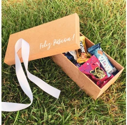 Kit Páscoa com caixa personalizada e bombons