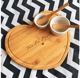 Conjunto com tábua e potinhos para petiscos Coração - Manuscrito