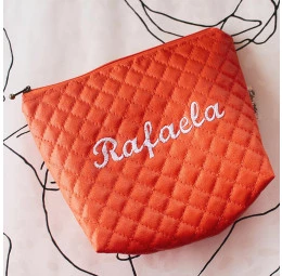 Necessaire com nome bordado