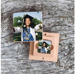 Pen Drive em Madeira Personalizado com Foto - Formatura
