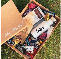 Kit Páscoa com Garrafa Retrô e chocolates e bombons diversos